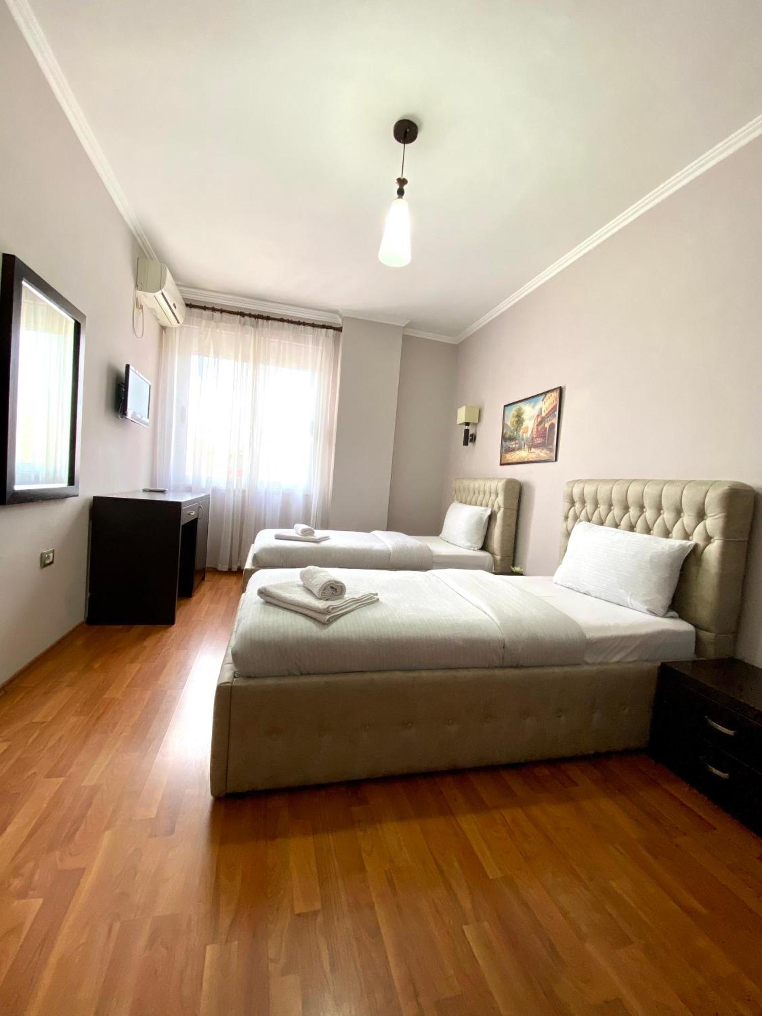 Prince Hotel Tirana Eksteriør billede